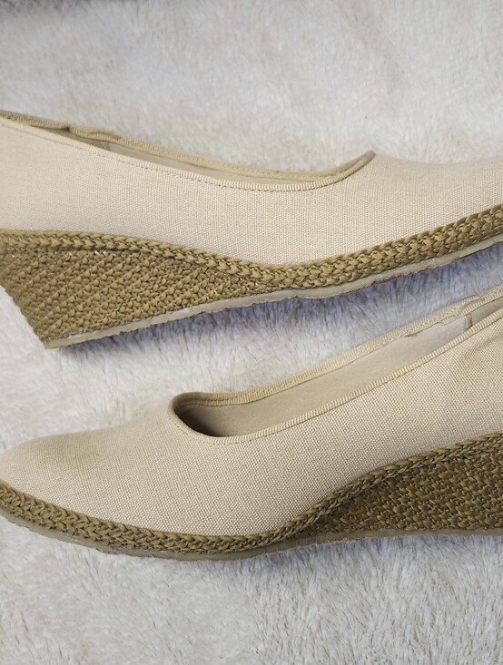 Beacon Shoes - • New Beacon Women's Beige Wedge Espadrille Size 8 S S Slip On Shoes